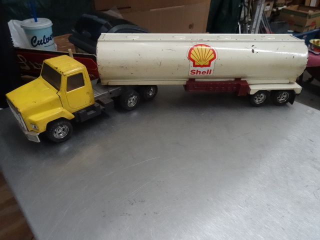 lot 234 image: Ertl Shell Tanker Semi