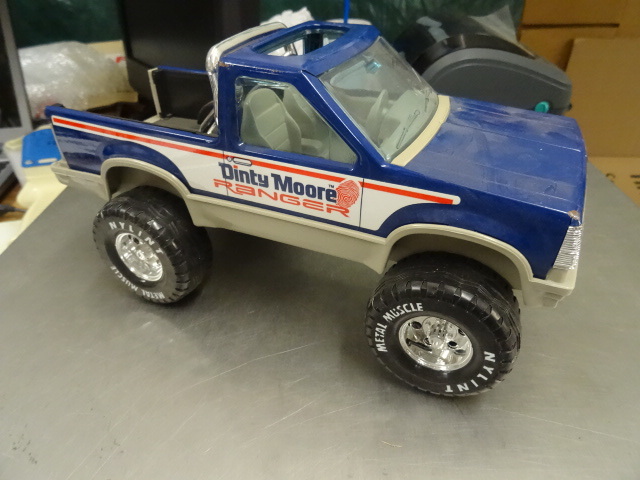 lot 235 image: Nylint Dinty Moore 4 X 4 Truck No Box