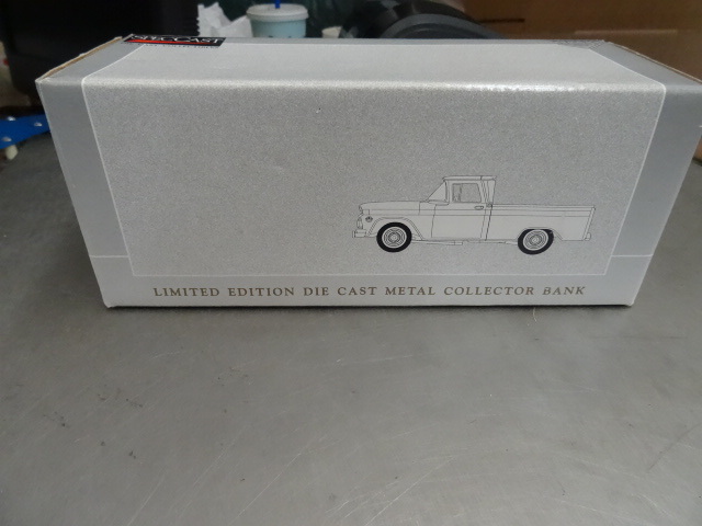 lot 29 image: Spec Cast 1960 GMC Pickup Bank