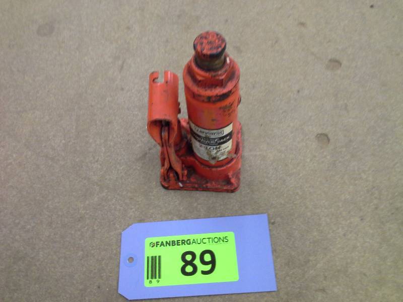 Heavy-duty hydraulic bottle jack, 2 ton