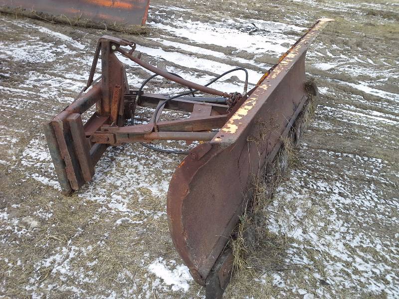 lot 10 image: 8 Skid Steer Plow