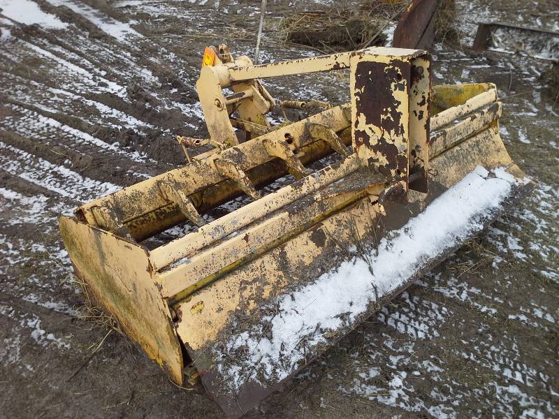 lot 12 image: 6 Pull-Behind Box Scraper