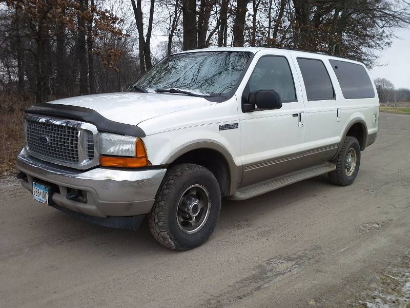 lot 1 image: 2000 Ford Excursion