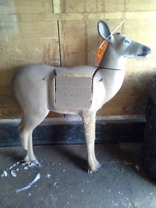 lot 25 image: GlenDel Deer Target