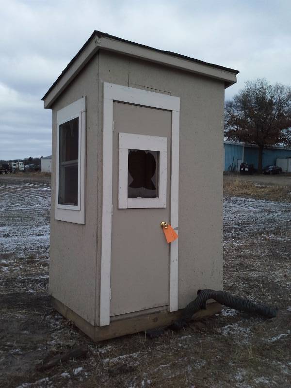 lot 31 image: Outdoor Shelter