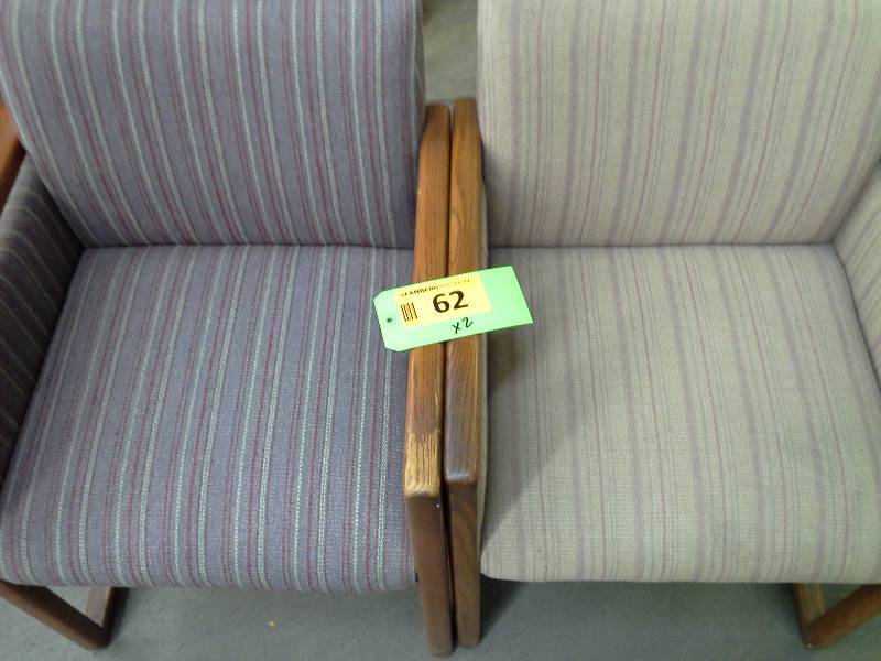 Lot of 2 chairs