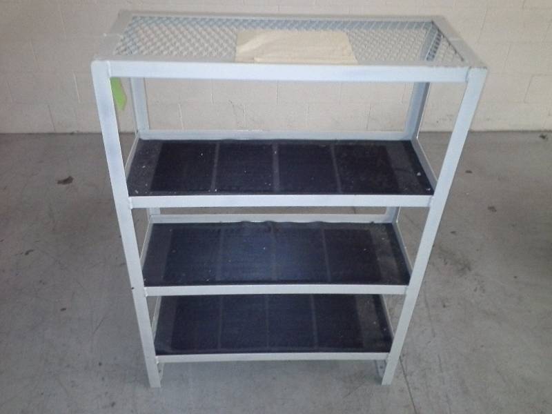 Metal shelving unit, 4 shelves