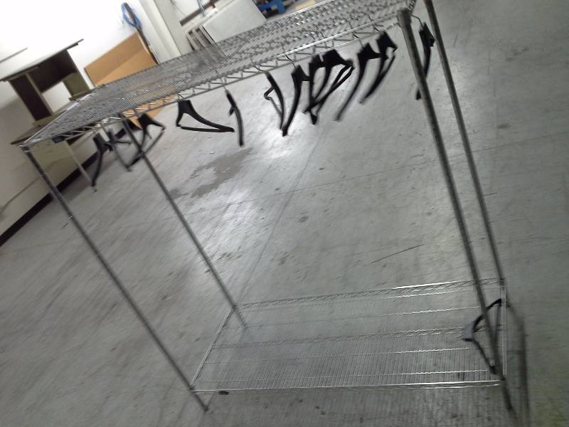 Wire shelving unit, 2 shelves