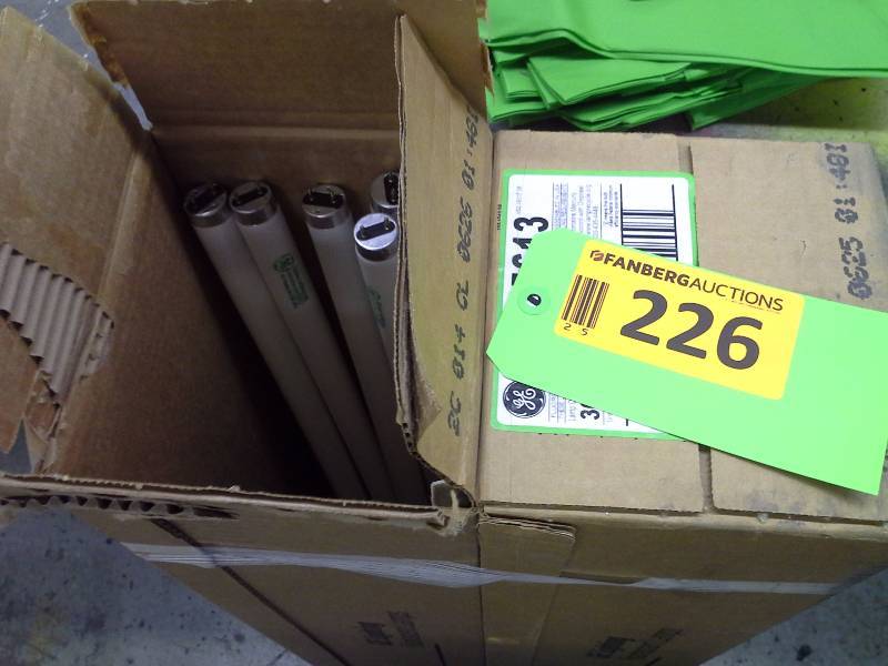 Approximately 40 fluorescent lamp bulbs