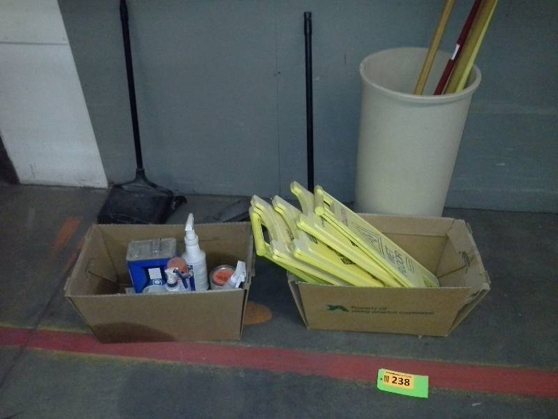 Miscellaneous lot of janitorial supplies