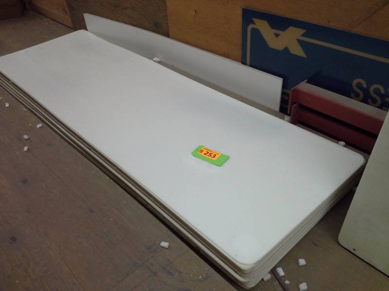 About 20 protective table coverings, plastic