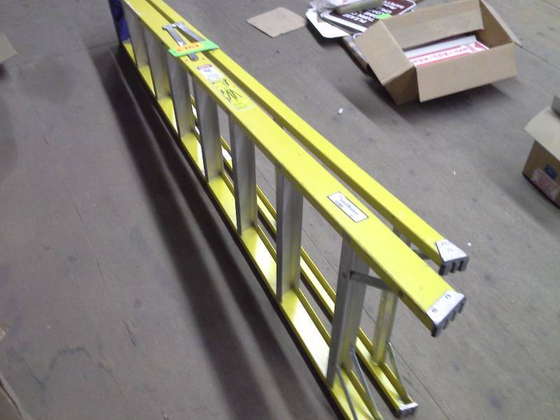8 foot fiberglass ladder