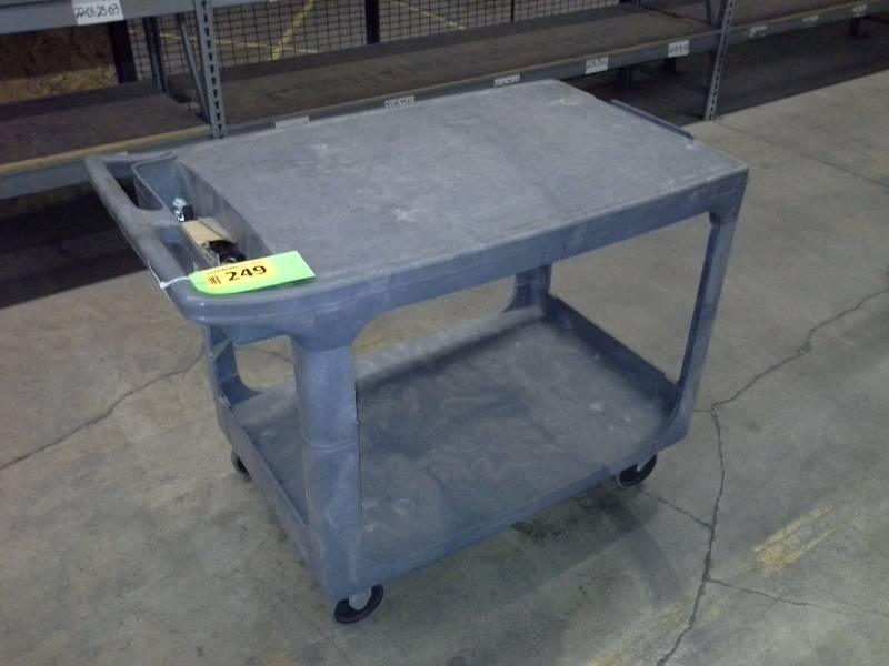 Rubbermaid utility cart