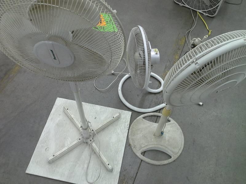 Lot of 3 oscillating fans