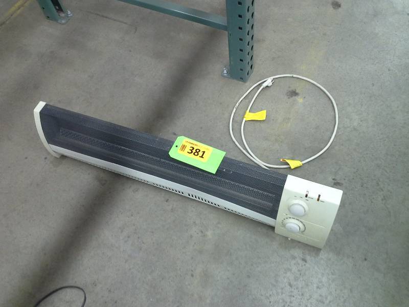 Baseboard heater, plug-in style
