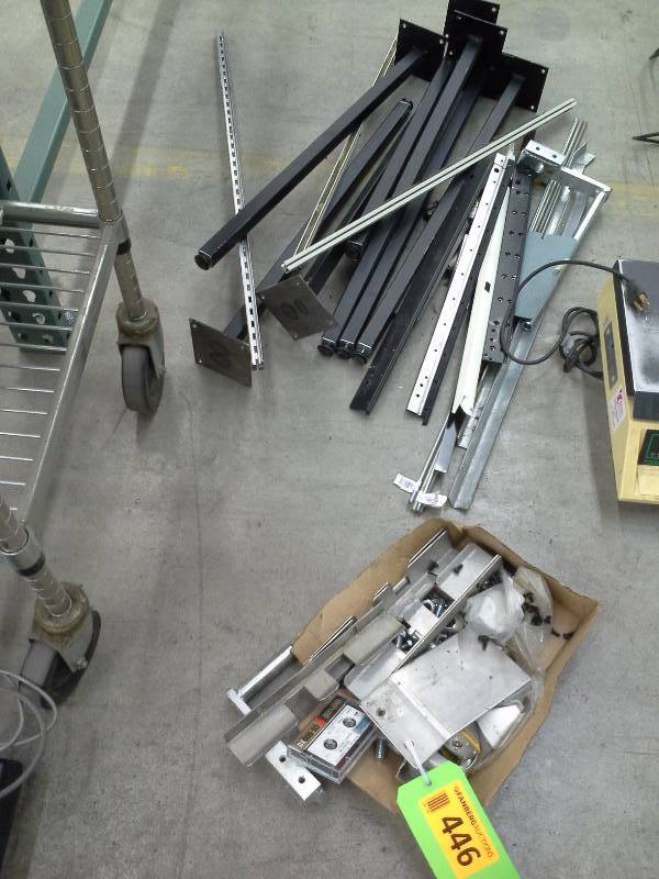 Miscellaneous lot of scrap metal, brackets