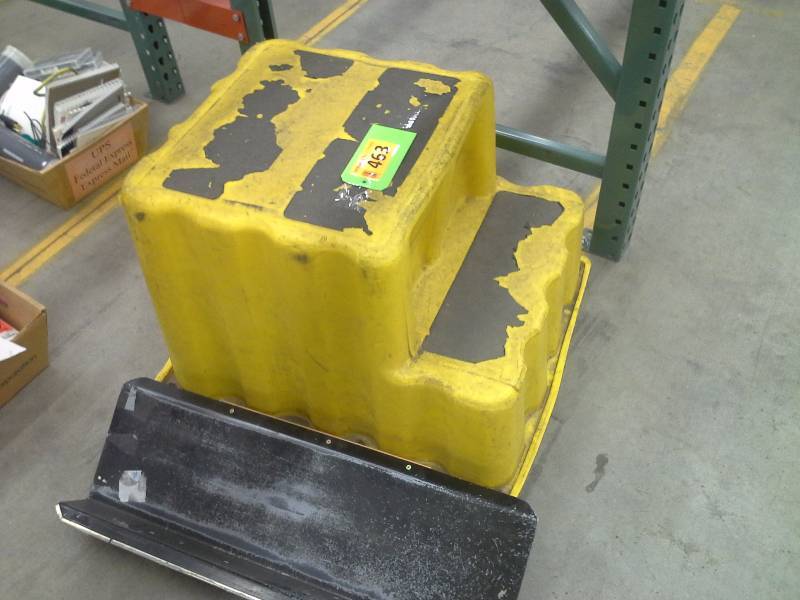Yellow stepping platform, 2 steps