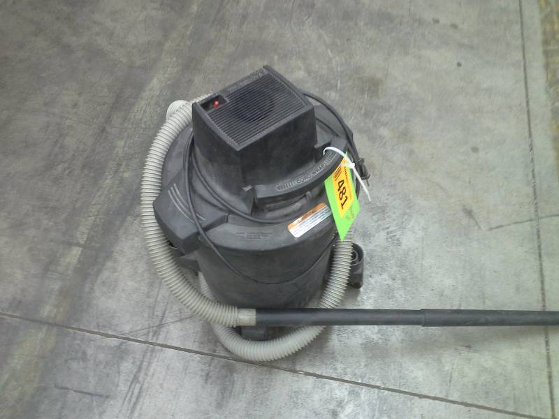 Small vacuum cleaner