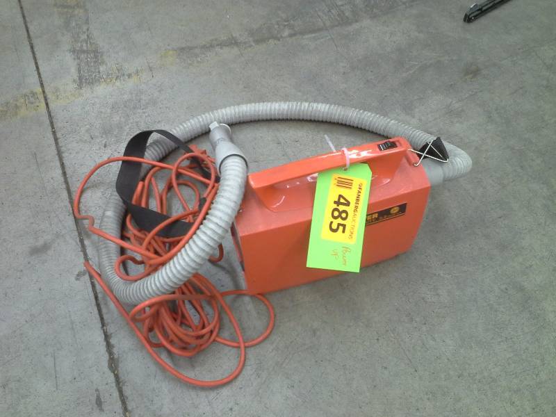 Small mobile vacuum cleaner, shoulder carried