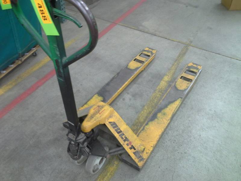 Hydraulic pallet truck, capacity 5500 pounds