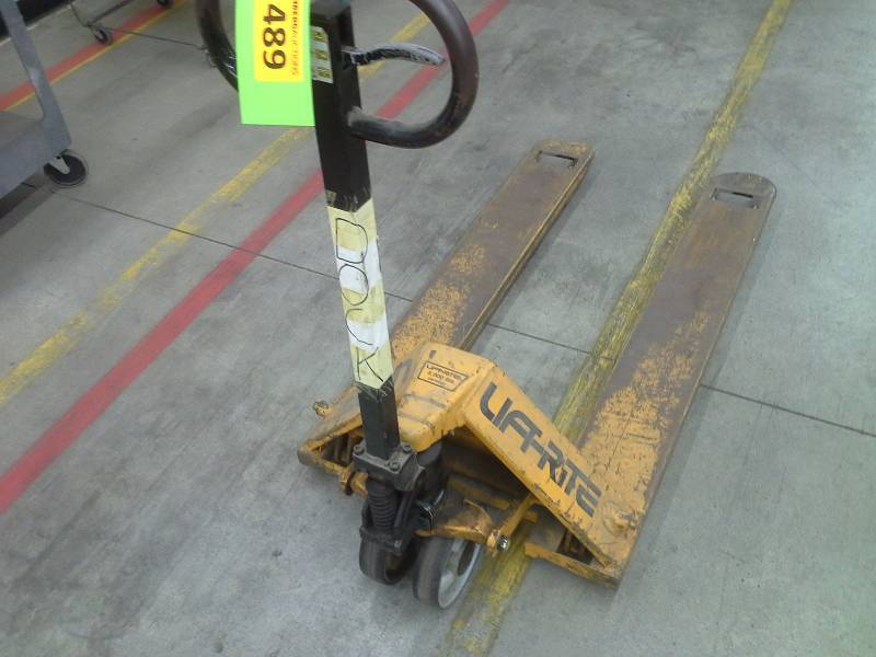 Hydraulic pallet truck, capacity 5500 pounds