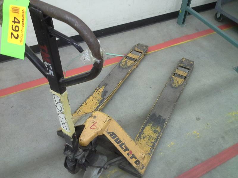 Hydraulic pallet truck, capacity 5500 pounds