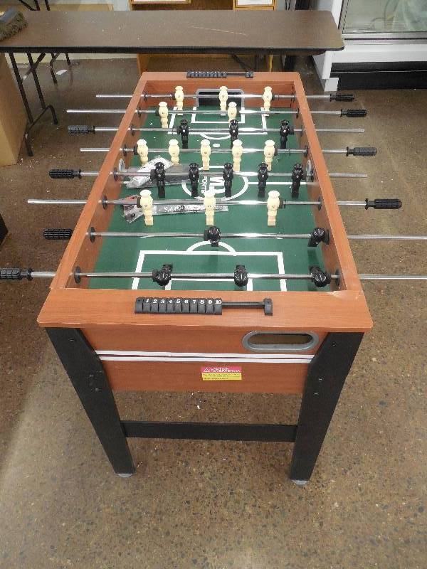lot 8 image: MD Sports 4-in-1 Combo Game Table