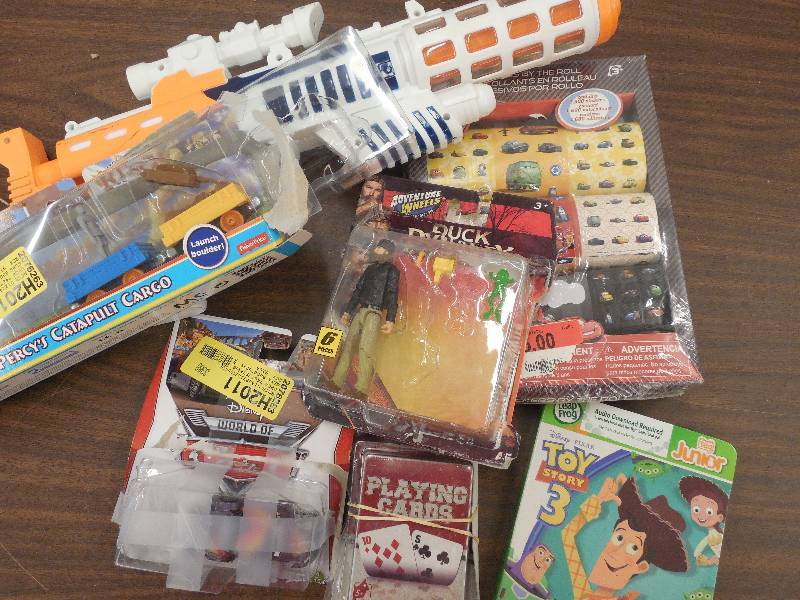 lot 12 image: Lot of Toys