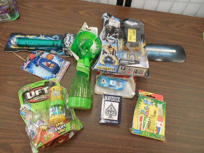 lot 13 image: Lot of Toys