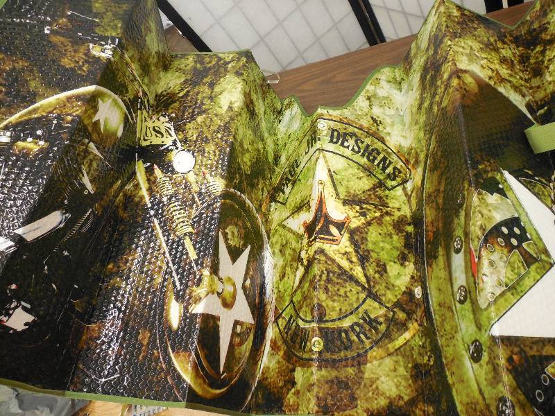 lot 16 image: Car Window Sun Shade & Seat Cushion