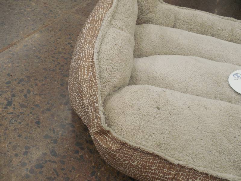 lot 32 image: Soft Spot Bolster Pet Bed, Tan, 36 x 27