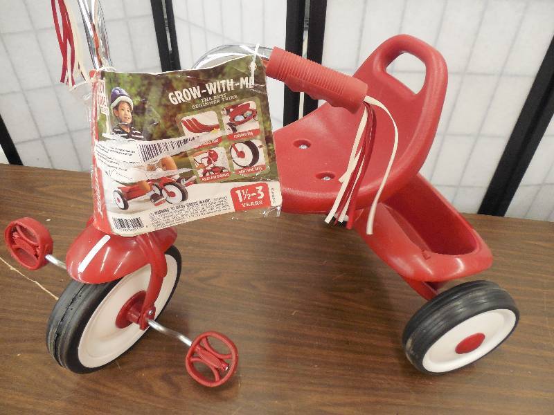 lot 34 image: Radio Flyer Ready to Ride Folding Bike