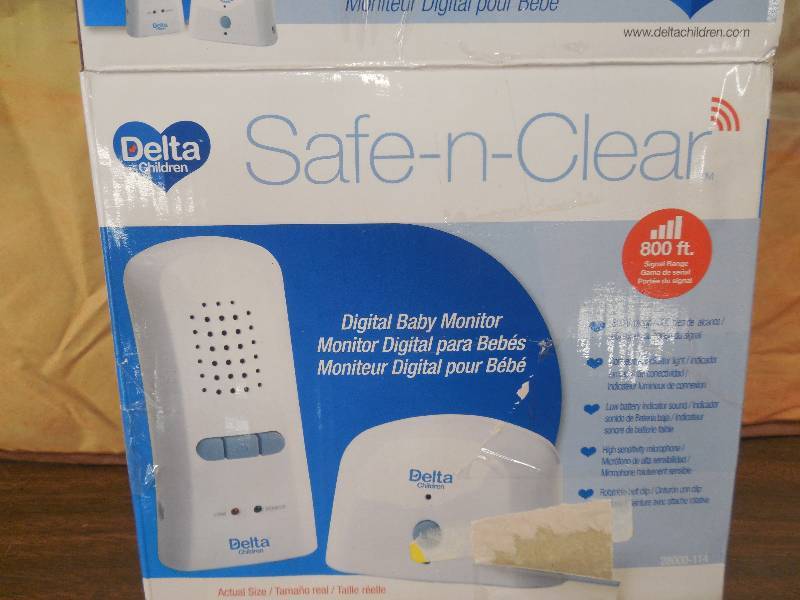 lot 45 image: Digital Baby Monitor Safe-n-Clear Delta Children