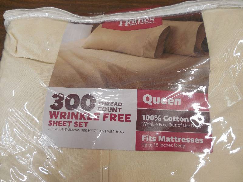 lot 52 image: Better Homes and Gardens 300 Thread Count Wrinkle Free 4 PC Sheet Set
