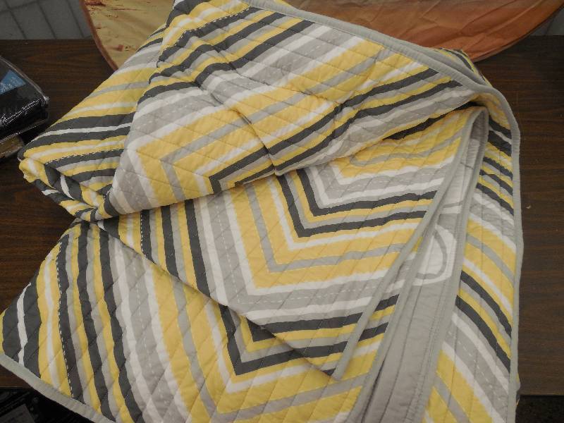 lot 55 image: King Size BlanketThrow
