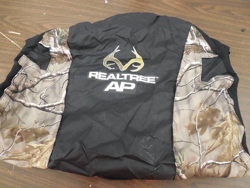 lot 66 image: Realtree Universal Seat Cover, AP Camo