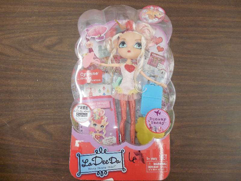 lot 67 image: La DeeDa Viva La France Cyanne Doll