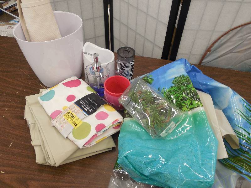 lot 73 image: Bathroom Kit Shower CurtainRugGarbage Can