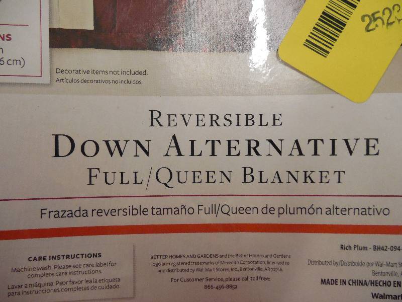lot 84 image: Better Homes and Gardens Down Alternative Blanket