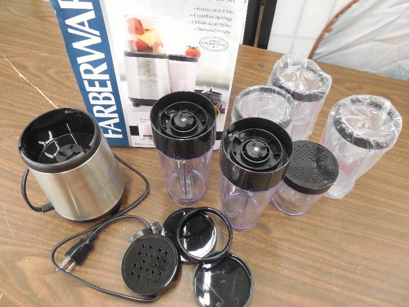 lot 90 image: Farberware Single Serve Blender 17 Piece Set
