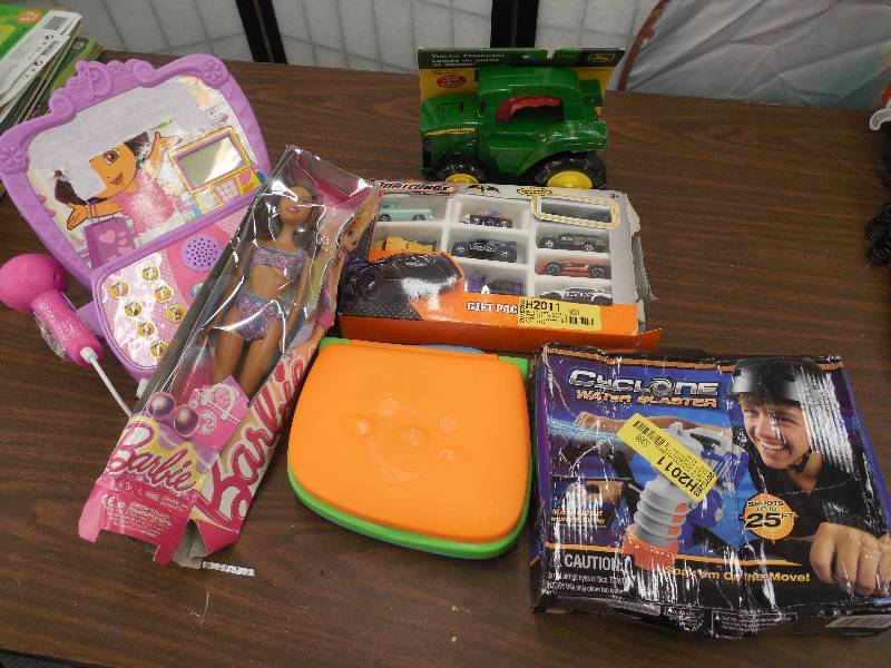 lot 93 image: Lot of Toys