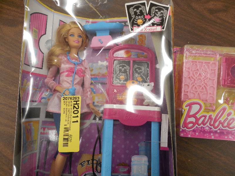 lot 95 image: Barbie Careers Pet Vet Playset