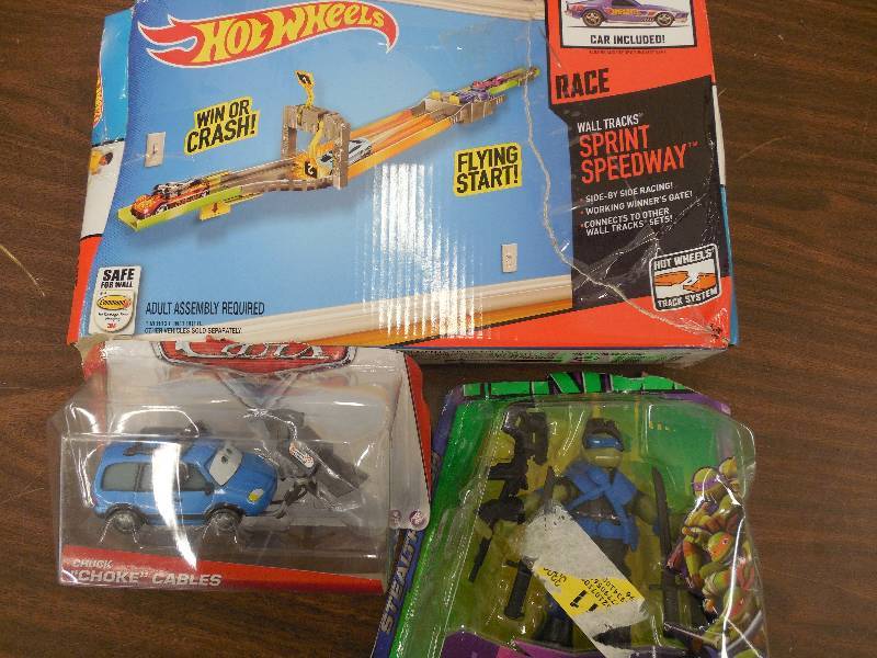 lot 98 image: Lot of Toys