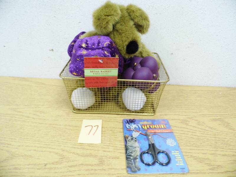 New Dog Basket Goodies & Cat Clipper