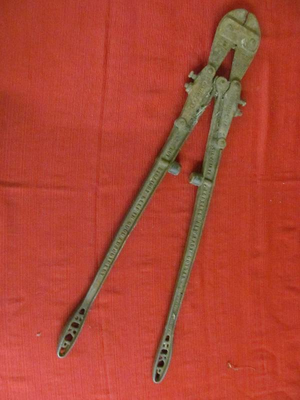 bolt cutter