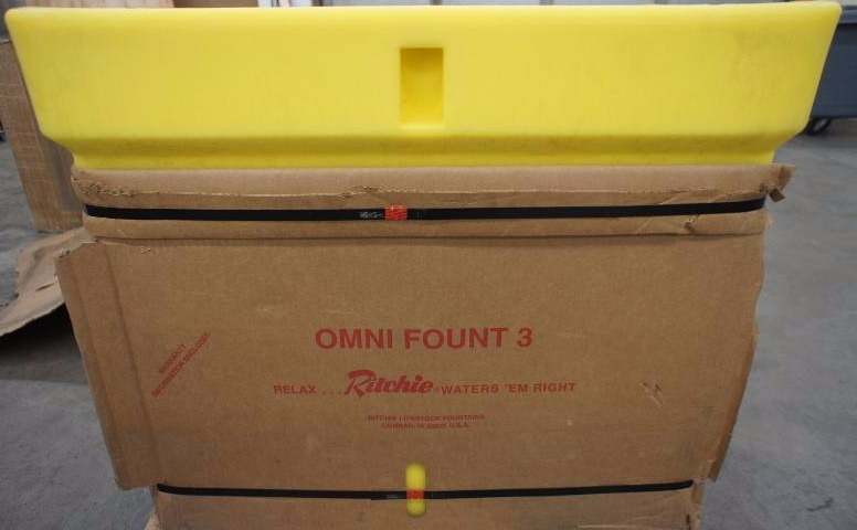 lot 5 image: Livestock Omni Fountain 3