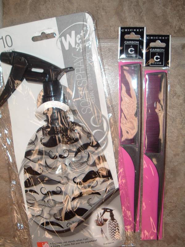 lot 279 image: 2 New Combs and Collapsing Spray Bottle