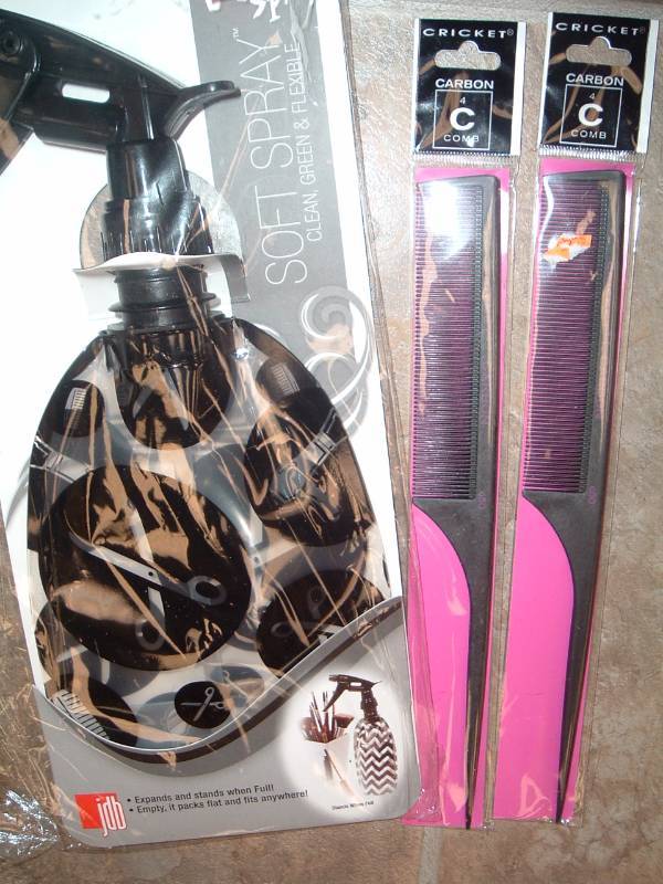 lot 280 image: 2 New Combs and Collapsing Spray Bottle