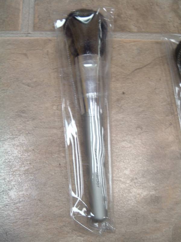 lot 303 image: Youngblood Powder Brush