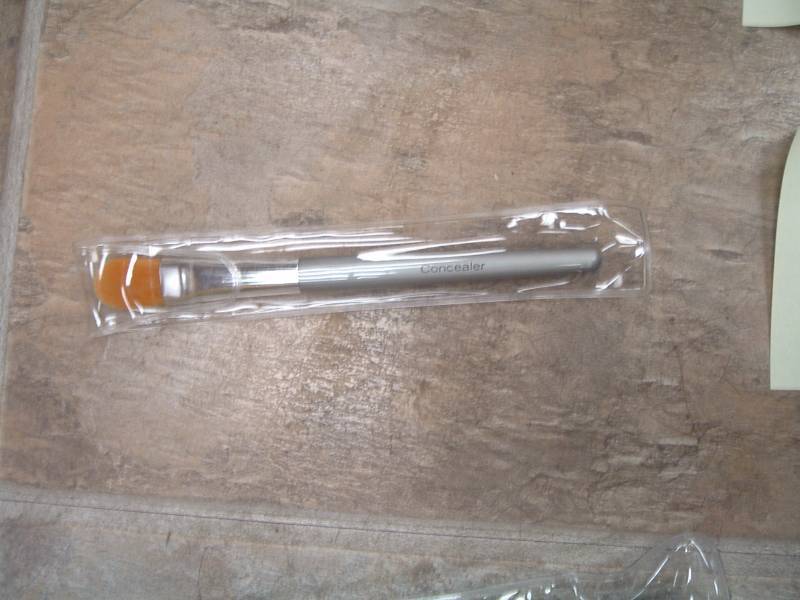lot 310 image: Youngblood Concealer Brush